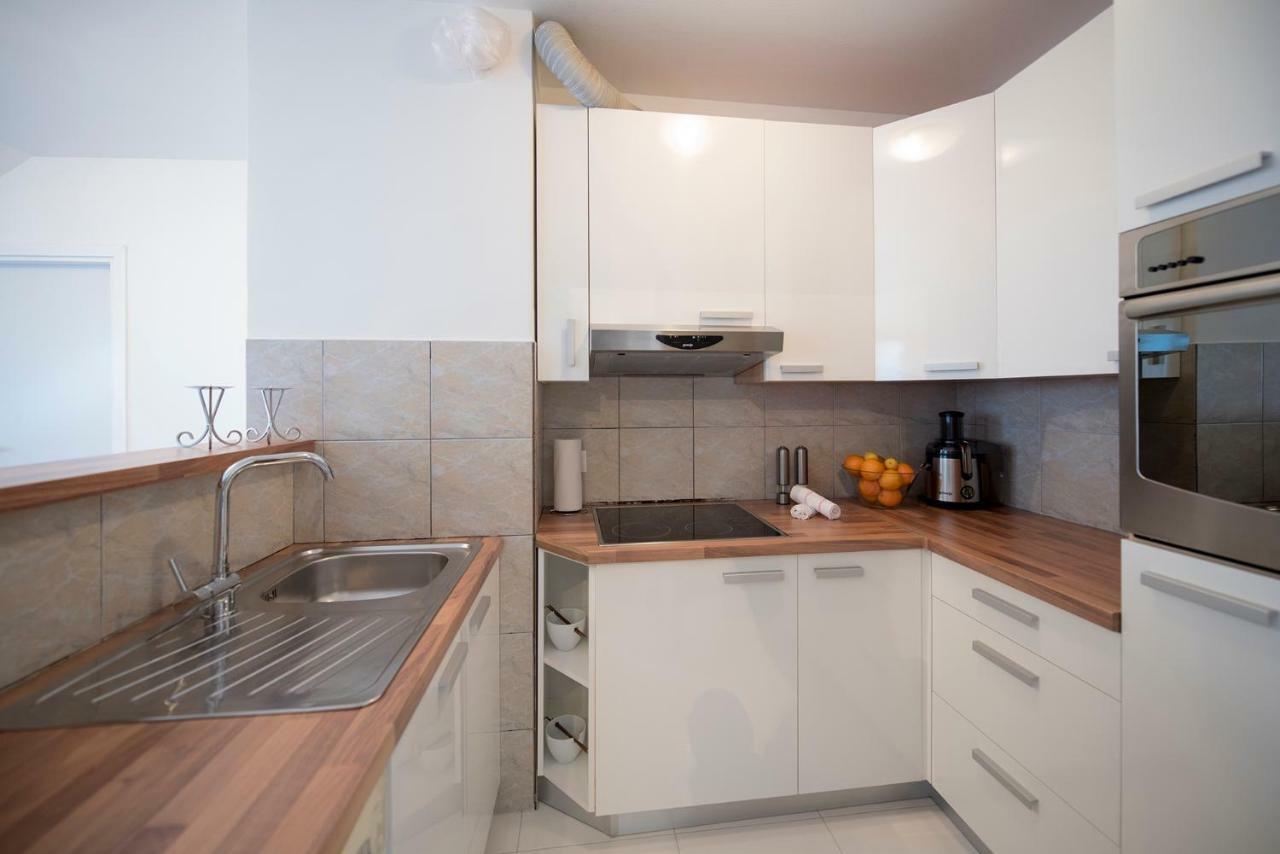 The Roof - Luxury Apartment Omiš Extérieur photo